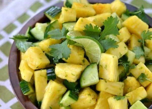 Καλοκαιρινή σαλάτα με ανανά και αγγούρι | imommy.gr