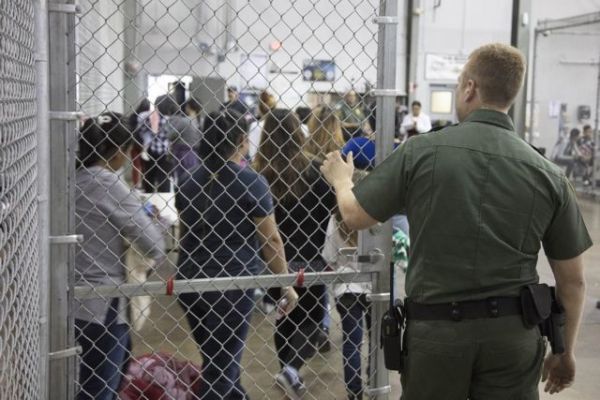 Παιδιά κλαίνε με λυγμούς ενώ τα χωρίζουν από τους γονείς τους στα σύνορα των ΗΠΑ [Ηχητικό] | imommy.gr