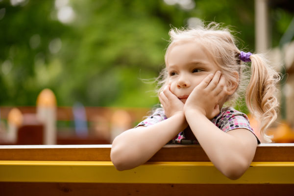 Τι σημαίνουν οι πιο κλασικές στάσεις σώματος των παιδιών; | imommy.gr