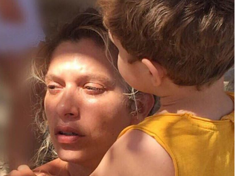 Σύλβια Δεληκούρα: Ξέγνοιαστες στιγμές με τον γιο της στην παραλία | imommy.gr