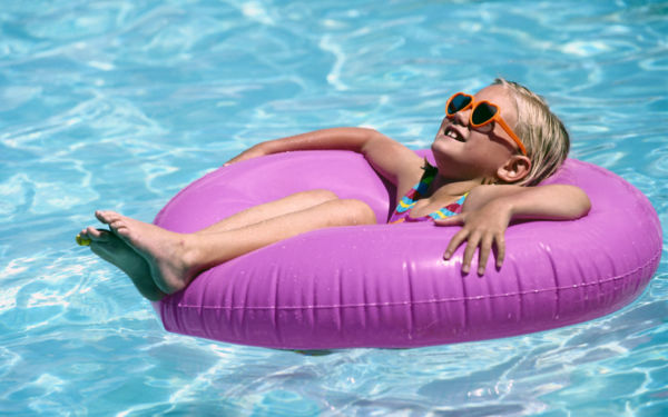 Μπορεί το μωρό σας να μπει στην πισίνα του ξενοδοχείου; | imommy.gr