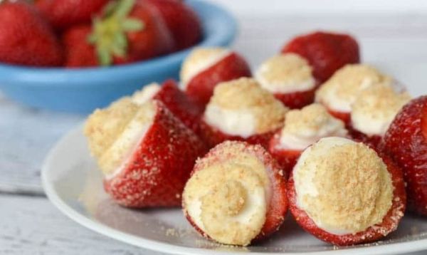 Γεμιστές μπουκιές φράουλας | imommy.gr