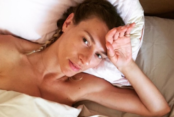 Ζέτα Δούκα: Η αγκαλιά με την κόρη της στην παραλία | imommy.gr