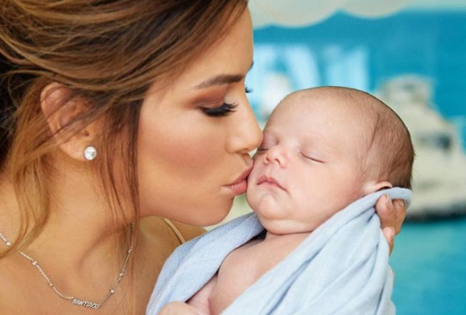 Οι φωτογραφίες της Εύας Λονγκόρια με τον νεογέννητο γιο της | imommy.gr