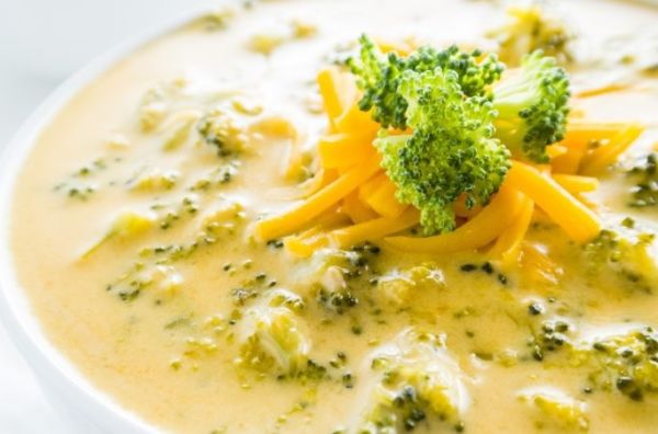 Πεντανόστιμη σούπα με τυρί και μπρόκολο | imommy.gr