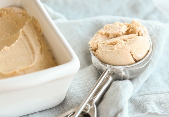 Φτιάξτε παγωτό φιστικοβούτυρο χωρίς παγωτομηχανή | imommy.gr