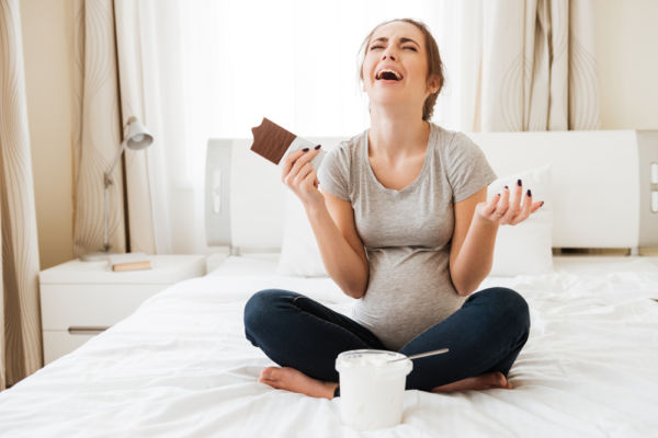 Είναι ασφαλές να τρώω πολλή σοκολάτα στην εγκυμοσύνη; | imommy.gr
