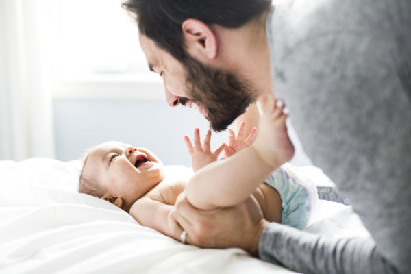 Πώς συνδέεται ο μπαμπάς με το μωρό του | imommy.gr