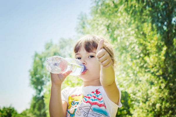 Έτσι θα κάνετε το παιδί να πίνει περισσότερο νερό | imommy.gr