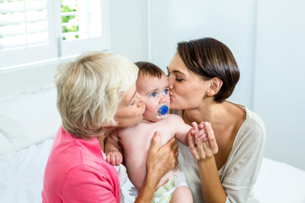 Βάλτε κανόνες στους συγγενείς που φροντίζουν το μωρό σας | imommy.gr