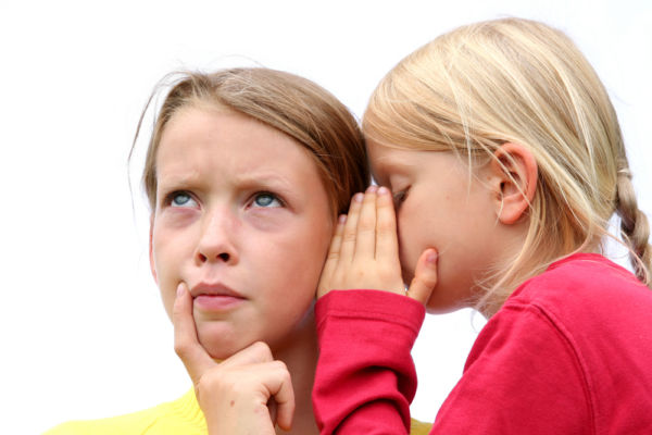Τι να κάνετε αν το παιδί σας κουτσομπολεύει | imommy.gr