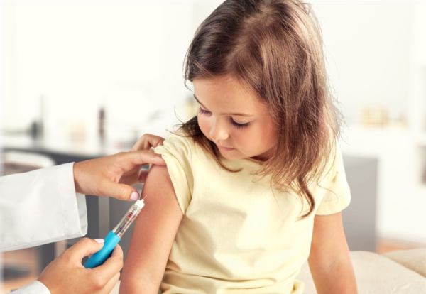 Ο Πανελλήνιος Φαρμακευτικός Σύλλογος ζητά την υποχρεωτικότητα των εμβολιασμών των παιδιών | imommy.gr