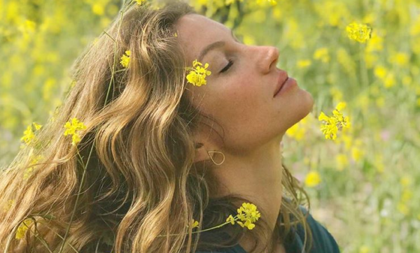 Ζιζέλ: Παραδίδει… μαθήματα στο νέο της βιβλίο | imommy.gr