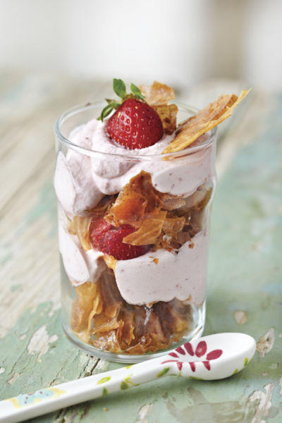 Τραγανό τράιφλ με κρέμα φράουλας | imommy.gr