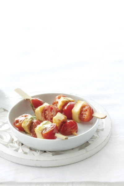 Σουβλάκια με ντοματίνια και χαλούμι | imommy.gr