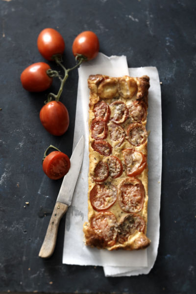 Πίτα χωρίς φύλλο με ντομάτες και κατσικίσιο τυρί | imommy.gr