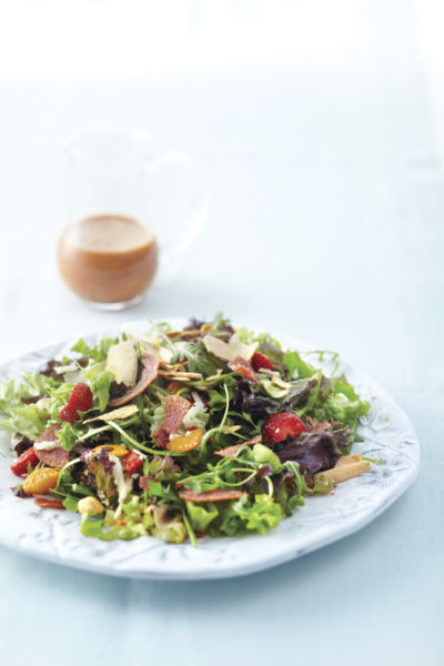 Σαλάτα με σαλάμι και σάλτσα φράουλας | imommy.gr