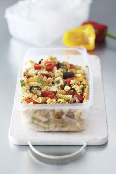 Βίδες με ψητά λαχανικά και φέτα | imommy.gr