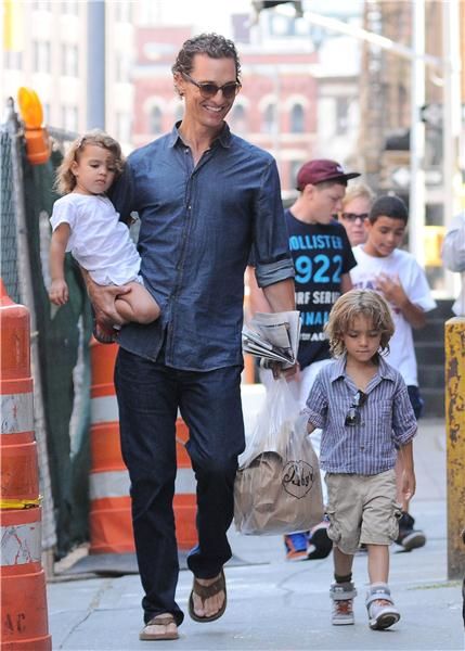 Μάθιου Μακόναχι: «Λέω στα παιδιά μου παραμύθια δίχως τέλος!» | imommy.gr