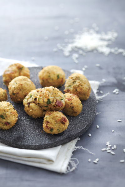 Ρυζοκεφτέδες με απάκι και τυριά | imommy.gr