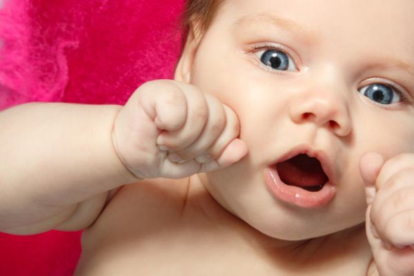 Πότε αρχίζουν τα βρέφη να αντιλαμβάνονται το περιβάλλον τους; | imommy.gr