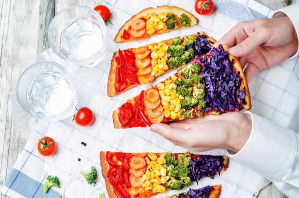 Η πίτσα ουράνιο τόξο για παιδικό σνακ | imommy.gr