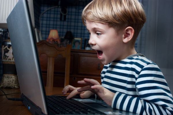 Έκρηξη του παιδικού εθισμού στο Ίντερνετ | imommy.gr