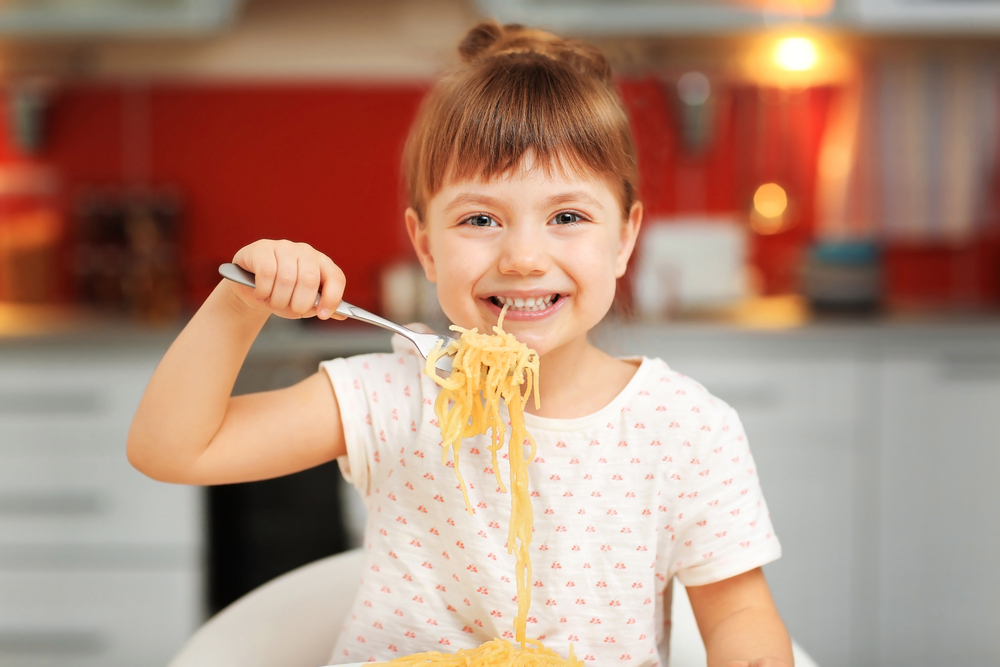 Μπορεί το παιδί να τρώει συνέχεια ζυμαρικά; | imommy