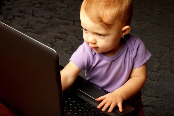 9 στα 10 παιδιά 2 ετών έχουν ήδη ψηφιακό αποτύπωμα | imommy.gr