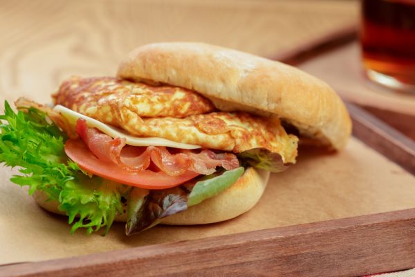 Ομελέτα σε ψωμάκι | imommy.gr