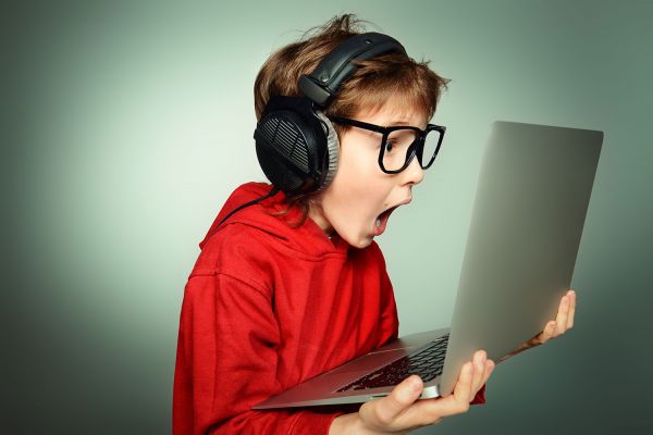 Τι κάνουν τα παιδιά τελικά στο διαδίκτυο; | imommy.gr