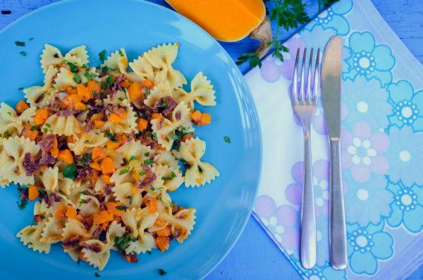 Φιογκάκια με μπέικον και αρακά | imommy.gr