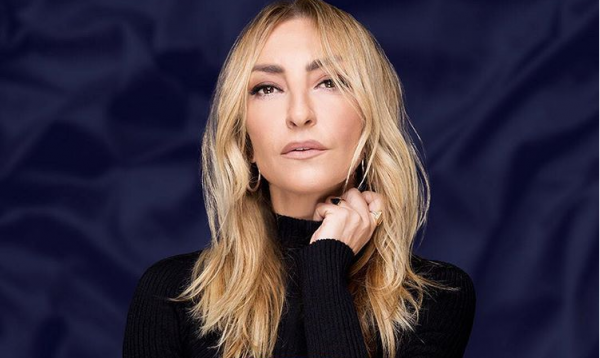 Η Ρούλα Ρέβη φωτογραφίζει τον γιο της να παίζει | imommy.gr