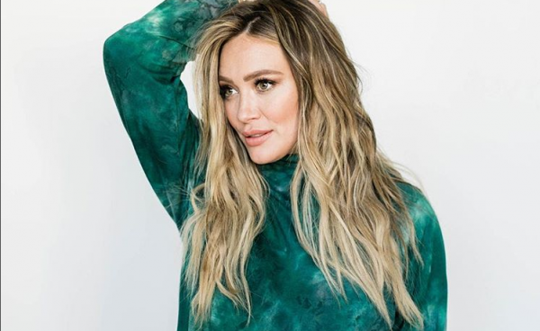 Η οικογενειακή φωτογραφία της Χίλαρι Νταφ | imommy.gr