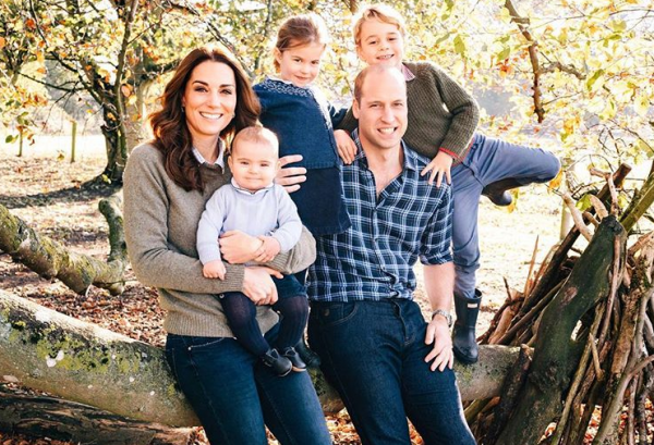 Οι χριστουγεννιάτικες κάρτες της βρετανικής βασιλικής οικογένειας | imommy.gr