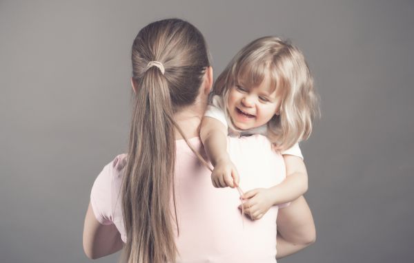 Τι να κάνετε όταν το παιδί σας τραβάει τα μαλλιά | imommy.gr
