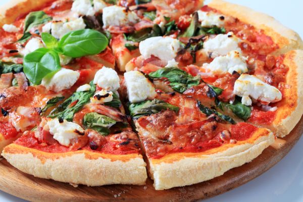 Πίτσα με σπανάκι και φέτα | imommy.gr