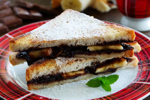 Τοστ με πραλίνα και μπανάνα | imommy.gr