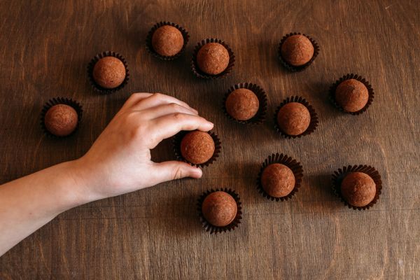 Φτιάξτε μόνη σας σοκολατένια τρουφάκια | imommy.gr