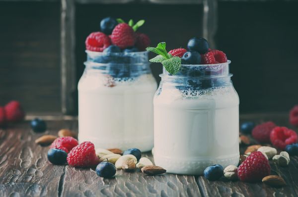 Γιαούρτι με σαντιγί και φρέσκα φρούτα | imommy.gr