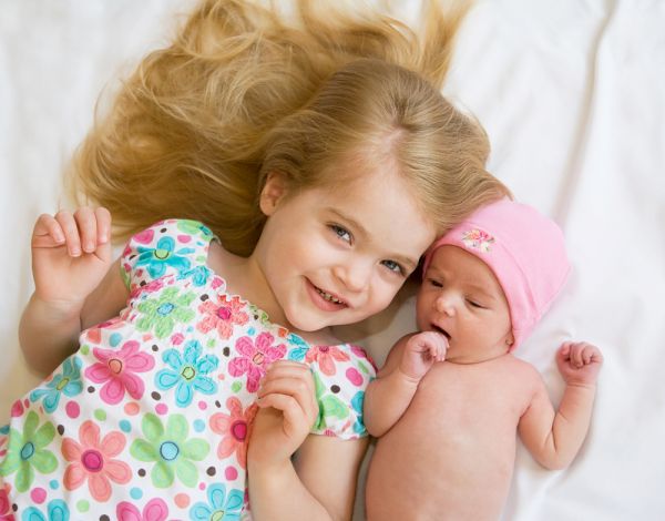 Τα παιχνίδια του μεγάλου παιδιού με το μωρό | imommy.gr