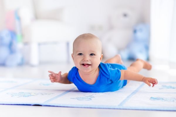 Γιατί δεν πρέπει ποτέ να φοράμε παπούτσια στο σπίτι εάν έχουμε παιδιά | imommy.gr