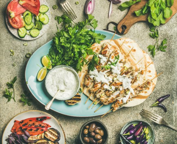 Αραβική πίτα με κοτόπουλο και γιαούρτι | imommy.gr