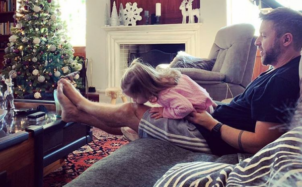 Γιάννης Βαρδής: Βόλτες στα χιόνια με την κορούλα του | imommy.gr