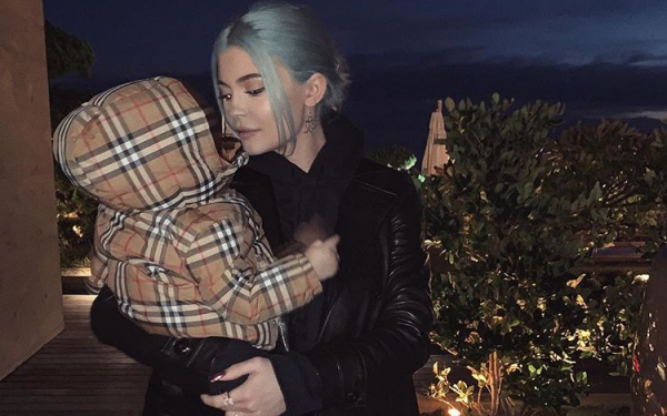 Κάιλι Τζένερ: Ο ενθουσιασμός της κόρης της όταν της έδωσαν μια πανακριβή τσάντα [βίντεο] | imommy.gr