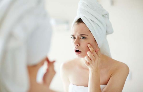 Πέντε παράγοντες που κάνουν το δέρμα σας λιπαρό | imommy.gr