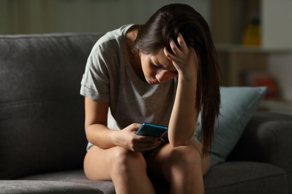 Η γενιά του Facebook κινδυνεύει περισσότερο από κατάθλιψη και κακή αυτοεικόνα | imommy.gr