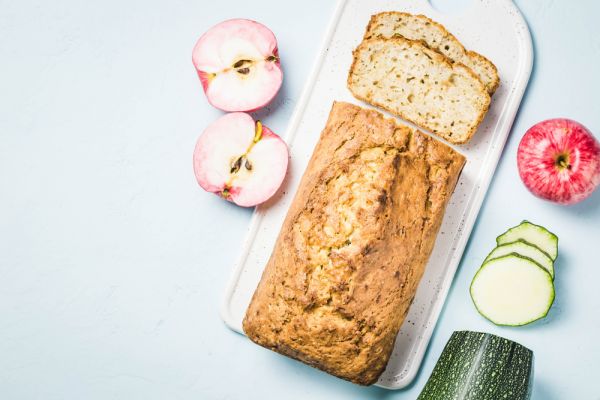 Κέικ με μαύρο μούρο και μήλο | imommy.gr