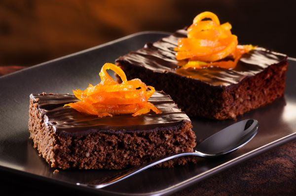 Κέικ με σοκολάτα, πορτοκάλι και φουντούκι | imommy.gr