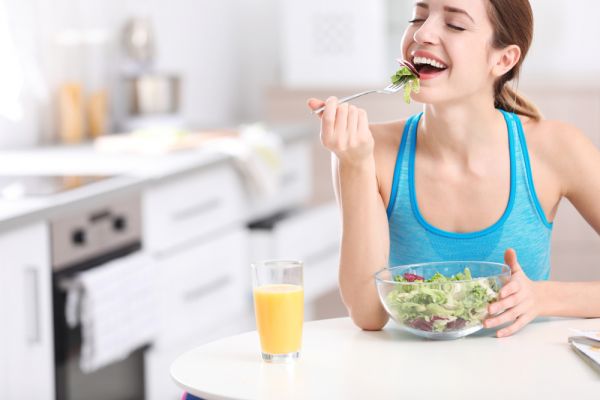 Γιατί πρέπει να προσέχουμε πότε τρώμε μέσα στην ημέρα | imommy.gr